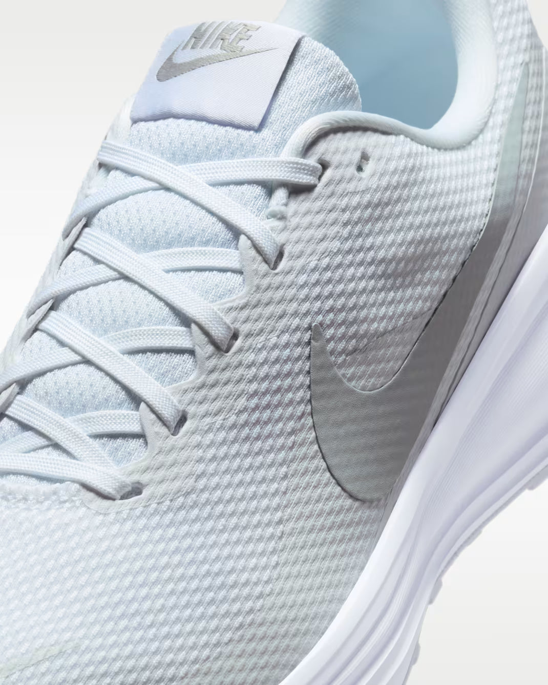 Nike Revolution 8